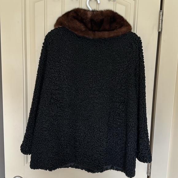 VINTAGE LAMB FUR JACKET - Picture 5 of 9